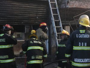 Meksika’da Trenle Çarpışan Akaryakıt Tankeri Patladı