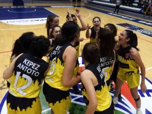 Kepez Belediyespor U16 Kadın Basketbol Takımı Galibiyetle Ayrıldı