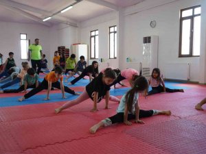Geleceğin Sporcuları Bu Salonlarda Ter Dökecek