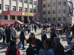 Öğrenciler, Akranları İçin Yardım Etkinliği Düzenledi