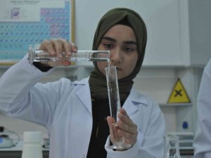 Meslek Liseliler Ürettikleri Çiçeklerden Parfüm Geliştirdi