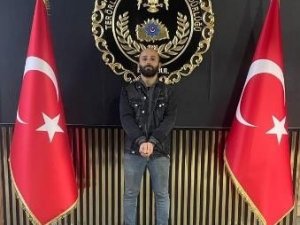 Suriye’de Silahlı Eğitim Alan 2 Pkk’lı İ̇stanbul’da Yakalandı