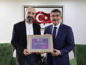 Başkan Çelik’ten Spil’i Tanıtan Kalkan’a Teşekkür Belgesi