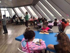 Minik Kitapseverler Kütüphanede Öğreniyor