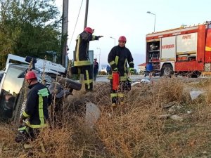 Traktör Yüklü Kamyonetle Otomobil Çarpıştı: 4 Yaralı