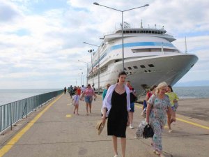 Sinop’a Uzun Aradan Sonra Başlatılan Kruvaziyer Turizmi Esnafa Can Suyu Oluyor