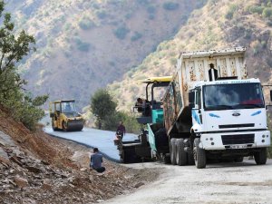Bahçesaray’daki Mahalleler Tarihinde İlk Kez Asfaltla Buluştu