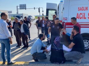 Hasta Taşıyan Ambulans İle Otomobil Çarpıştı: 1 Yaralı