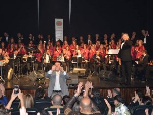 Eskişehir’de Ünlü Sanatçı Coşkun Sabah’ın Konserine Yoğun İlgi