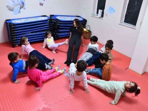 Çocuklar Yoga İle Keşfetmeyi Öğreniyor