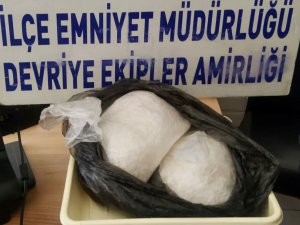 Polisten Kaçmaya Çalışan Şüpheliler 2 Kilo Metamfetaminle Yakalandı