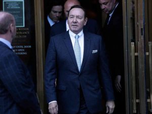 Abd’de Ünlü Aktör Spacey Hakkındaki Cinsel Taciz Davası Düştü