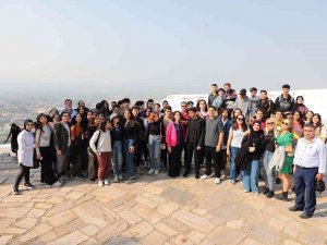 Denizlili Gençler Kentin Dört Bir Yanını Doyasıya Geziyor