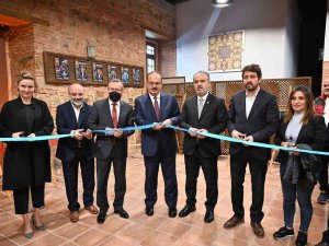 Yıldız Holding’in “Konuşan Yazılar” Sergisi Bursalılarla Buluştu