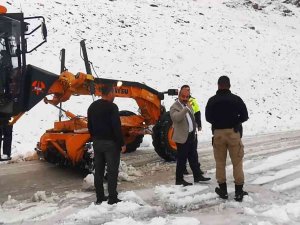 Bahçesaray Kaymakamı Alimoğlu 3 Bin Rakımlı Karabet Geçidi’nde