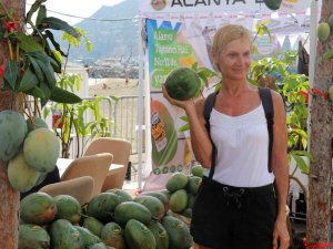 Alanya’da Üretilen 32 Tropikal Meyve Festivalde Buluştu