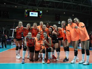Eczacıbaşı Dynavit, Kupaya Galibiyetle Başladı