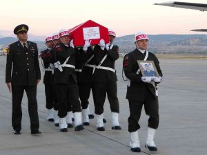Ispartalı Şehidin Naaşı Memleketine Getirildi