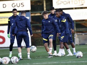 Fenerbahçe, Başakşehir Maçı İçin Kampa Girdi