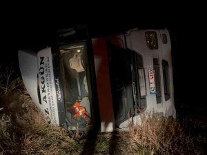Yaralanan Tır Sürücüsünün İmdadına Önce Çevredekiler Yetişti