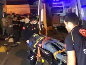 Kadıköy’de Hızını Alamayan Otomobil Takla Attı: 2 Yaralı