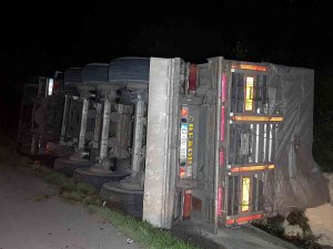 Samsun’da Tır Devrildi: 1 Yaralı