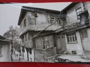 Bursa Kültürünün Vazgeçilmezi Tarihi Evler Birer Birer Yıkılıyor