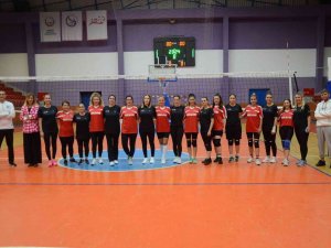 Meme Kanserine Voleybol Maçı İle Dikkat Çektiler