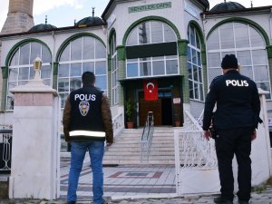 Polisten Vatandaşları Rahatsız Eden Satıcı Ve Dilencilere Yönelik Denetim