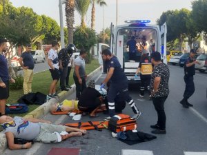 Yaya Geçidinde Motosikletin Çarptığı Polonyalı Turistler Yaralandı