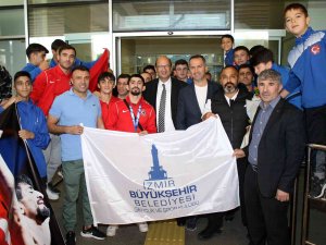 Dünya Şampiyonu Kerem Kamal’a Coşkulu Karşılama