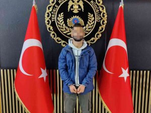 Yunanistan’ın Terör Kampı Lavrion’da Silahlı Eğitim Alarak Eylem İçin Türkiye’ye Gönderilen Bölücü Terör Örgütü Pkk Üyesi M.a.a. Adlı Terörist İ̇stanbul’da Yakalandı. Teröristin Üzerinden Pkk/kck Terör Örgütü Mensupları Tara