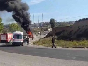Tuzla’da Yola Devrilen Hafriyat Kamyonu Alev Alev Yandı