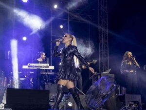 Gençlik Festivalinde İ̇rem Derici Rüzgarı