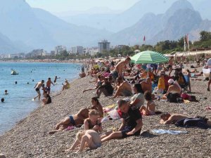 Antalya’da Ekim Ayı Sonunda Deniz Keyfi