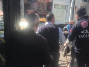 Otobüste Rahatsızlanan Yolcu Ambulansla Hastaneye Kaldırıldı