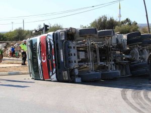 Tır İle Beton Mikseri Çarpıştı: 1 Yaralı