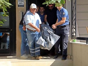 Öğrencisi Evinde Ölü Bulunan Şahsın Öğretmenlikle İlişiği Kesildi