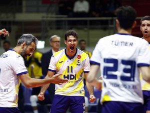 Axa Sigorta Efeler Ligi: Fenerbahçe Hdı Sigorta: 3 - Spor Toto: 0