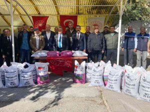 Bozüyük’te Çiftçilere Tohum Dağıtıldı