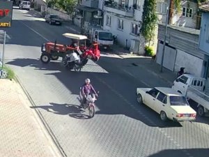 İ̇zmir’de Traktör İle Motosikletin Karıştığı Kaza Kamerada