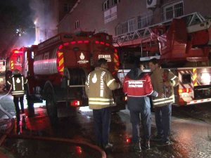 Zeytinburnu’nda Karton Bardak İmalatı Yapılan Fabrikada Çıkan Yangın Kontrol Altına Alındı