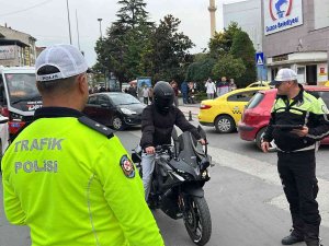 Polisin Uygulamasını Görüp Ara Sokaklara Kaçtılar