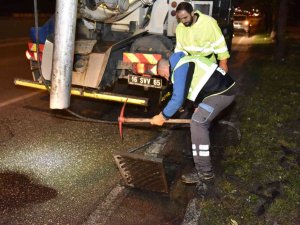 Bursa’da Mazgallar Gece Temizleniyor