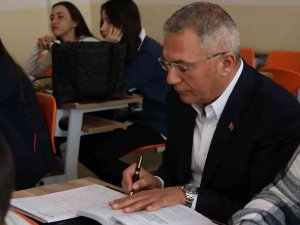 55 Yaşında Üniversite Hayaline Kavuştu