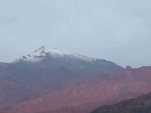 Mereto Dağı’na Mevsimin İlk Karı Düştü