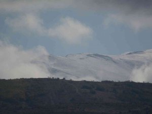 Tatvan’ın Yüksek Kesimleri Beyaza Büründü