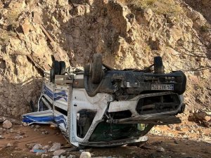 İ̇liç’te Kamyonet Şarampole Uçtu: 1 Yaralı