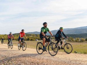 Pedalladıkları Mesafeler Ağaca Dönüşecek