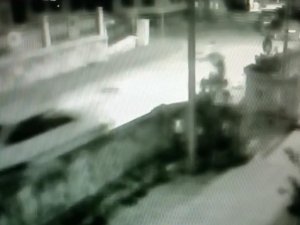 Önce Seyir Halindeki Motosiklete Çarptı, Sonra Sürücüsünü Bıçakladı